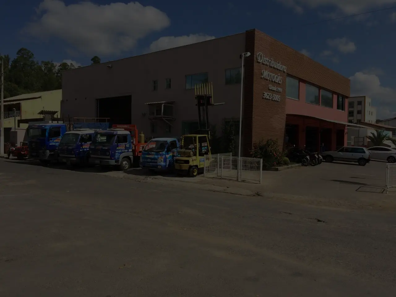 Sede e frota da Moto Gás Distribuidora em São José da Lapa
